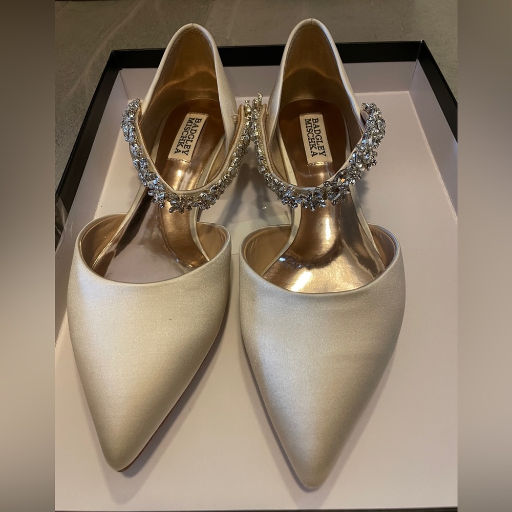 Jewel Badgley Mischka crystal Satin Ankle-strap Flats sz 7 1/2